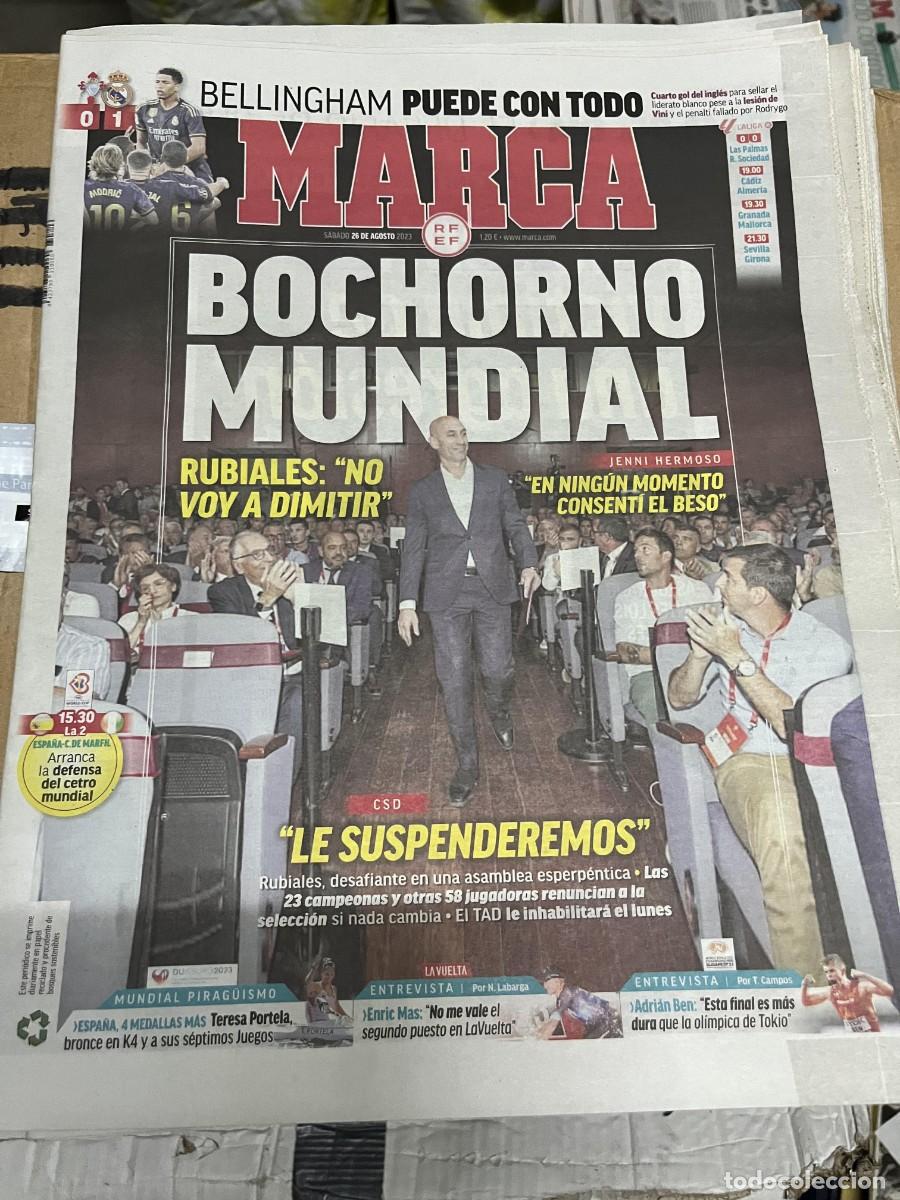 Coleccionismo deportivo: MARCA (26-8-2023) BESO JENNI HERMOSO LUIS RUBIALES NO DIMITE BOCHORNO MUNDIAL CELTA 0-1 REAL MADRID