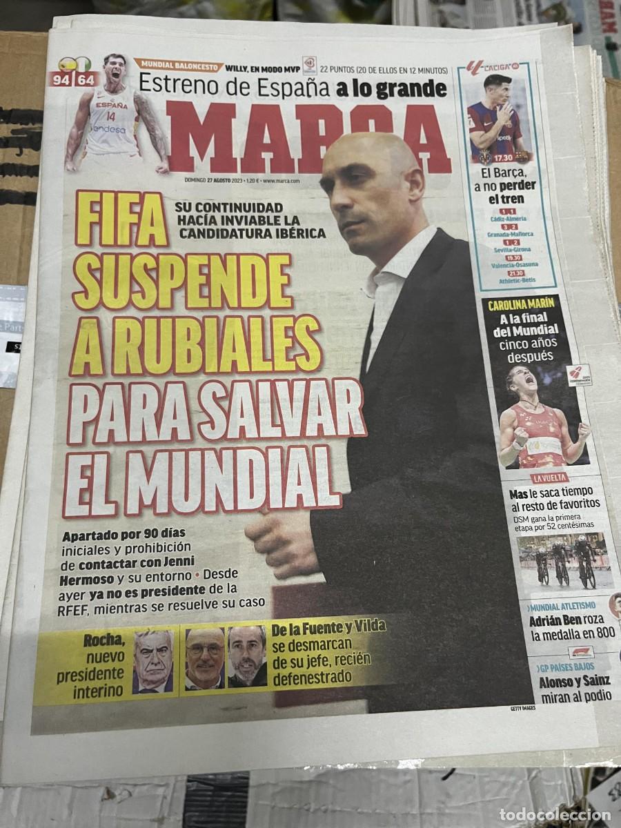 Coleccionismo deportivo: MARCA (27-8-2023) BESO JENNI HERMOSO FIFA SUSPENDE A LUIS RUBIALES CAROLINA MARIN