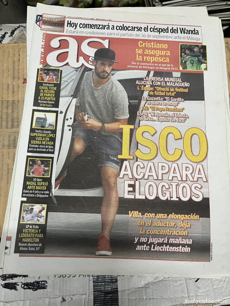 Coleccionismo deportivo: AS (4-9-2017) ISCO ESPA&Ntilde;A COLOCACION CESPED WANDA METROPOLITANO ATLETICO MADRID