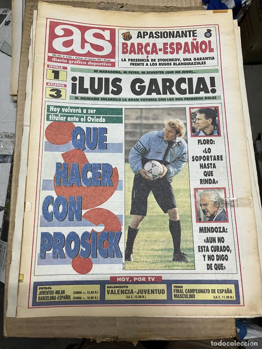 Coleccionismo deportivo: AS (29-11-1992) LUIS GARCIA SEVILLA 1-3 ATLETICO MADRID PROSINECKI BENITO FLORO BARCELONA ESPANYOL