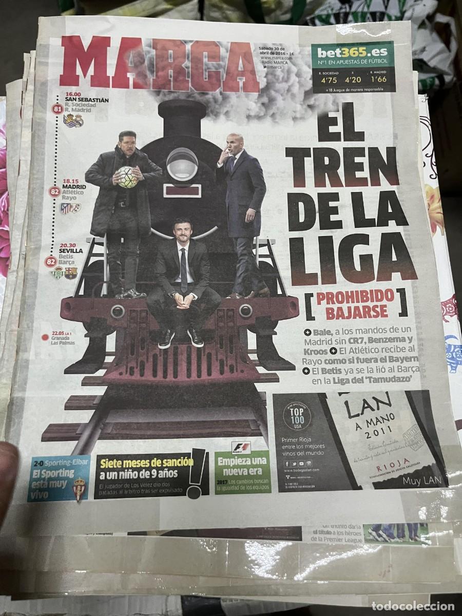 Coleccionismo deportivo: MARCA (30-4-2016) TREN DE LA LIGA REAL MADRID ATLETICO MADRID BARCELONA