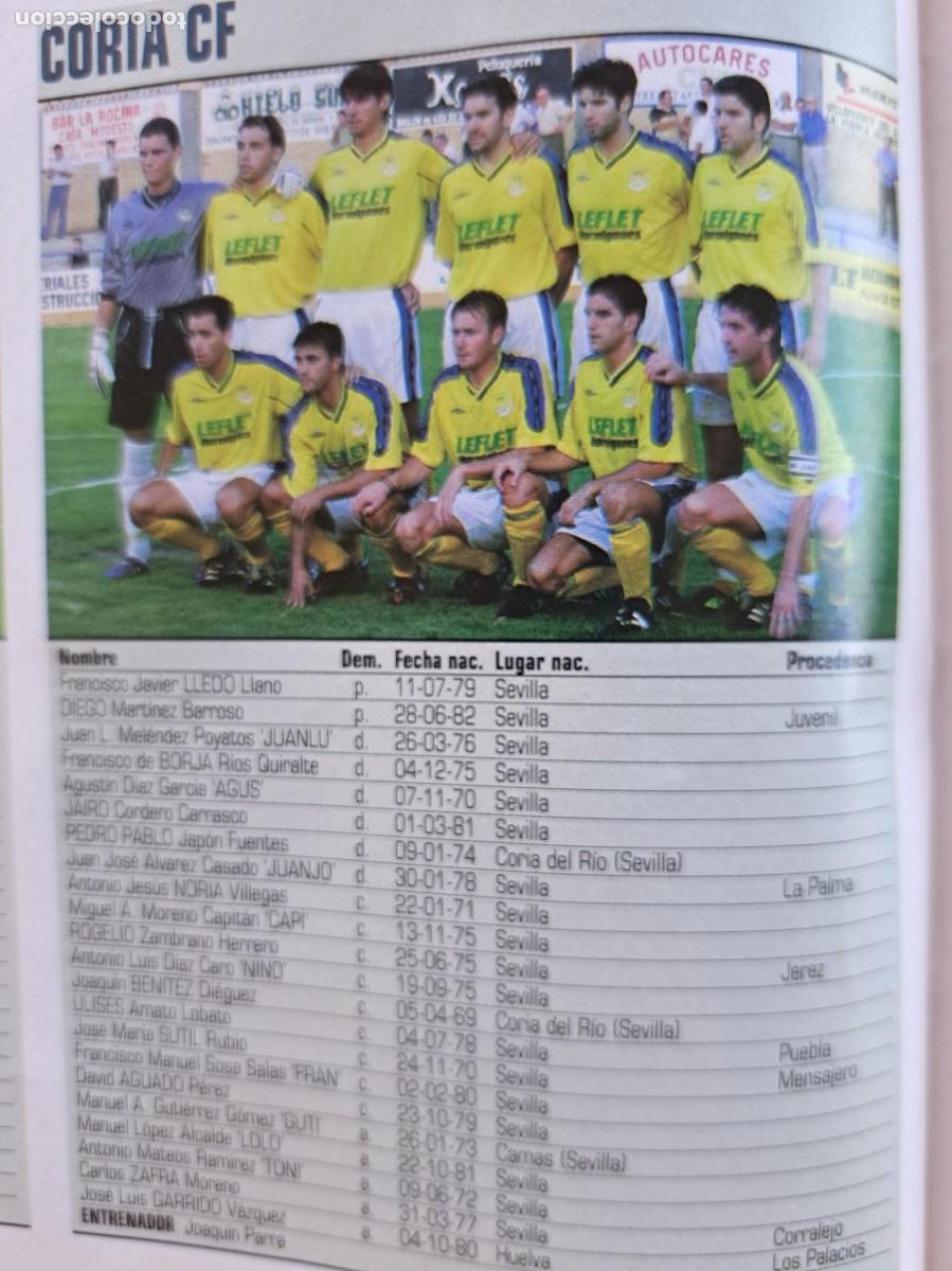 Coleccionismo deportivo: Foto y plantel del Coria CF. Recorte Don Balon 2001-02