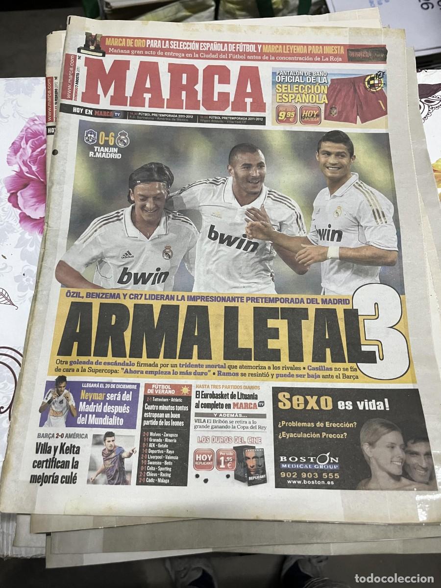 Coleccionismo deportivo: MARCA (7-8-2011) TIANJIN 0-6 REAL MADRID BENZEMA OZIL CRISTIANO RONALDO NEYMAR BARCELONA 2-0 AMERICA