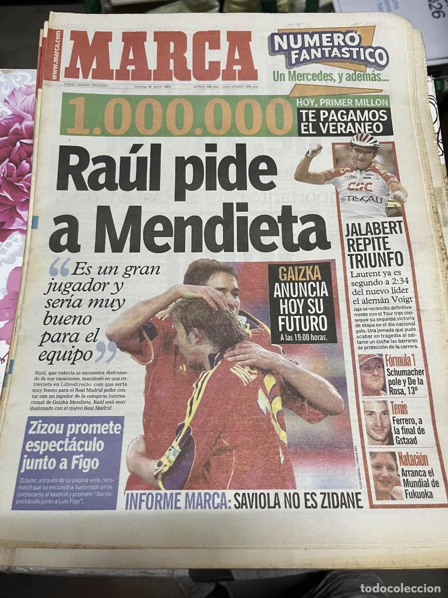 Coleccionismo deportivo: MARCA (15-7-2001) RAUL GONZALEZ MENDIETA ESPA&Ntilde;A JALABERT ZIDANE FIGO REAL MADRID