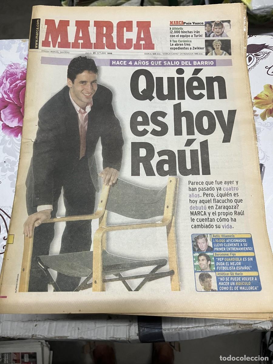 Coleccionismo deportivo: MARCA (29-10-1998) RAUL GONZALEZ REAL MADRID ZWIKKER TAUGRES GIL MARIN ATLETICO FIGO