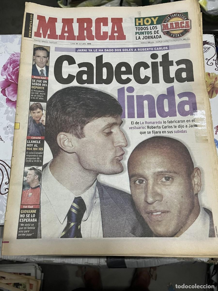 Coleccionismo deportivo: MARCA (19-10-1998) REAL MADRID JARNI ROBERTO CARLOS MUERTE FERRER SALAT CAMACHO GIOVANNI VAN GAAL