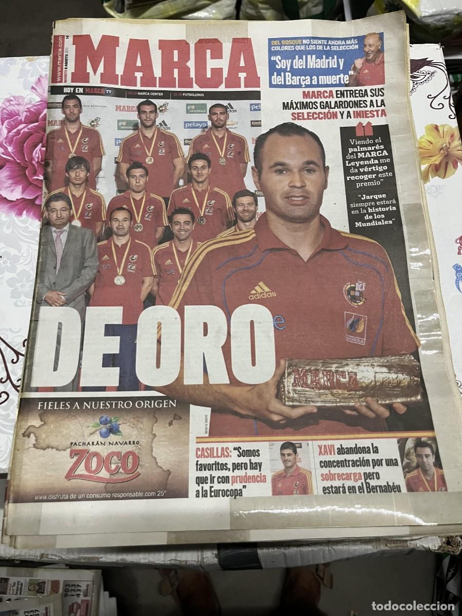Coleccionismo deportivo: MARCA (9-8-2011) TROFEOS MARCA SELECCION ESPA&Ntilde;OLA ESPA&Ntilde;A ANDRES INIESTA CASILLAS XAVI HERNANDEZ