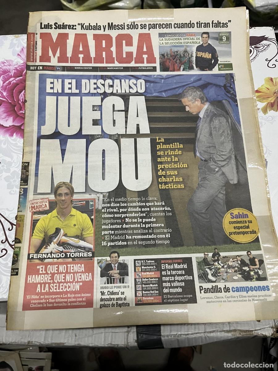 Coleccionismo deportivo: MARCA (5-10-2011) MOURINHO SAHIN FERNANDO TORRES GOLAZO BAPTISTA HUGO SANCHEZ MOTO GP