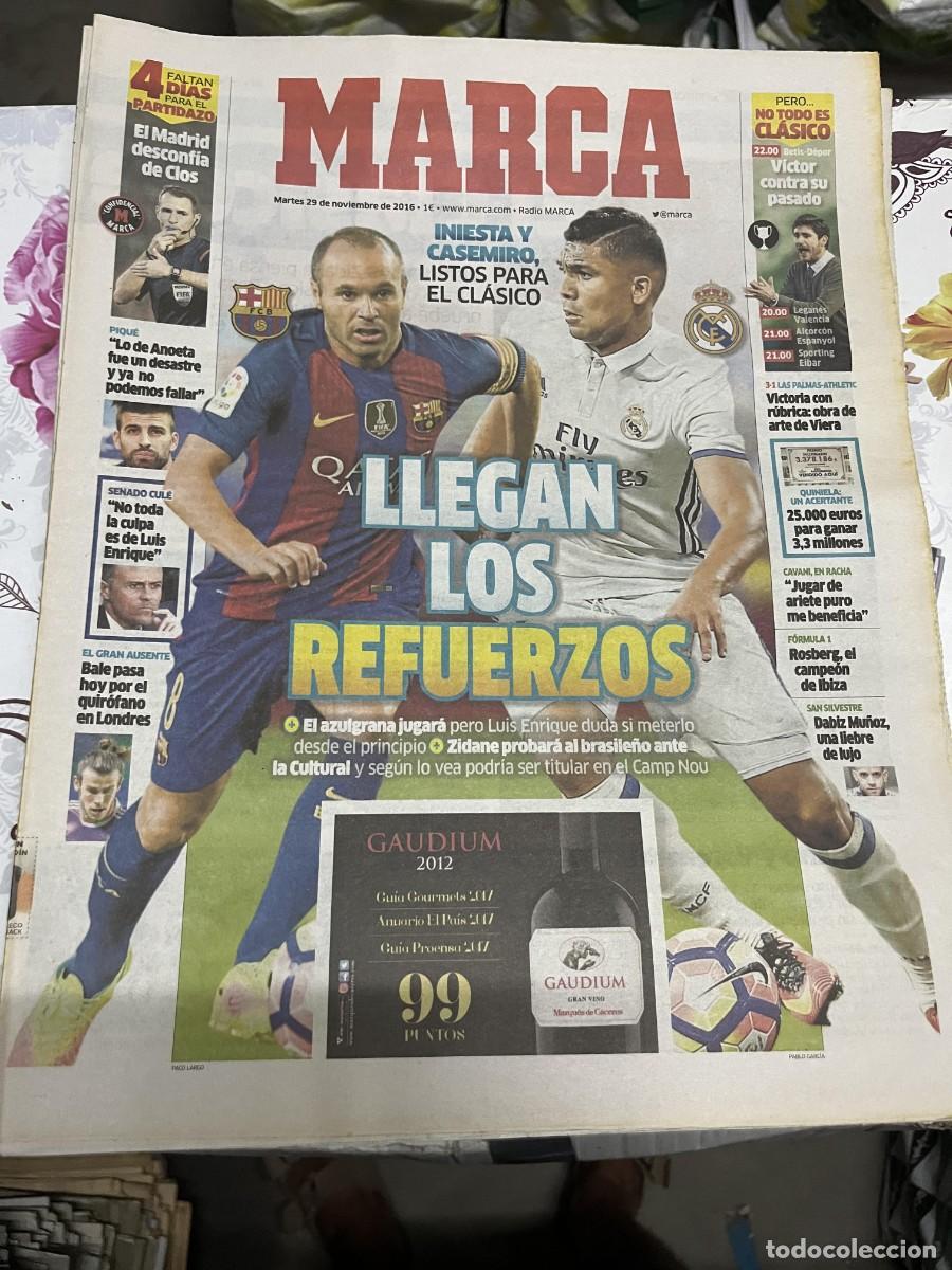 Coleccionismo deportivo: MARCA (29-11-2016) INIESTA CASEMIRO BARCELONA REAL MADRID EL CLASICO