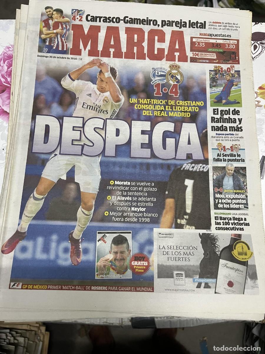 Coleccionismo deportivo: MARCA (30-10-2016)SPORTING SEVILLA ATLETICO 4-2 MALAGA BARCELONA GRANADA ALAVES 1-4 REAL MADRID LIGA