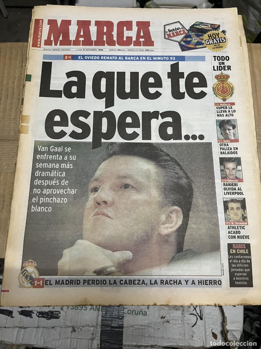 Coleccionismo deportivo: MARCA (9-11-1998) VAN GAAL OVIEDO 2-1 BARCELONA LIDER MALLORCA 1-0 VILLARREAL CELTA 5-1 EXTREMADURA