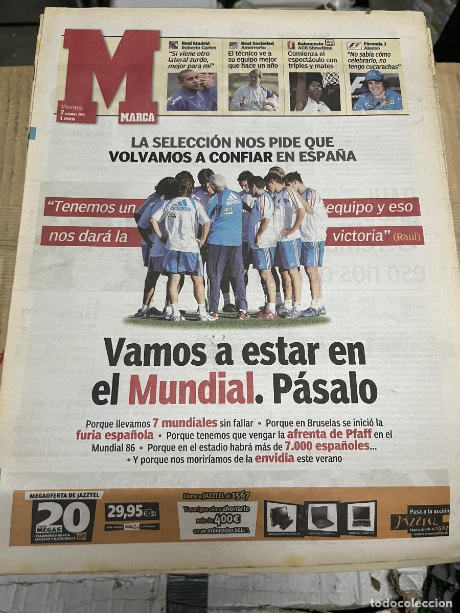 Coleccionismo deportivo: MARCA (7-10-2005) ESPA&Ntilde;A SELECCION ESPA&Ntilde;OLA ROBERTO CARLOS AMORRORTU FERNANDO ALONSO