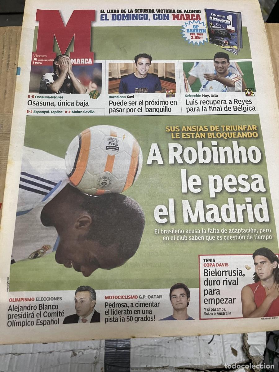 Coleccionismo deportivo: MARCA (30-9-2005) FERNANDO ALONSO ROBINHO REAL MADRID XAVI HERNANDEZ OSASUNA 0-0 RENNES COPA DAVIS