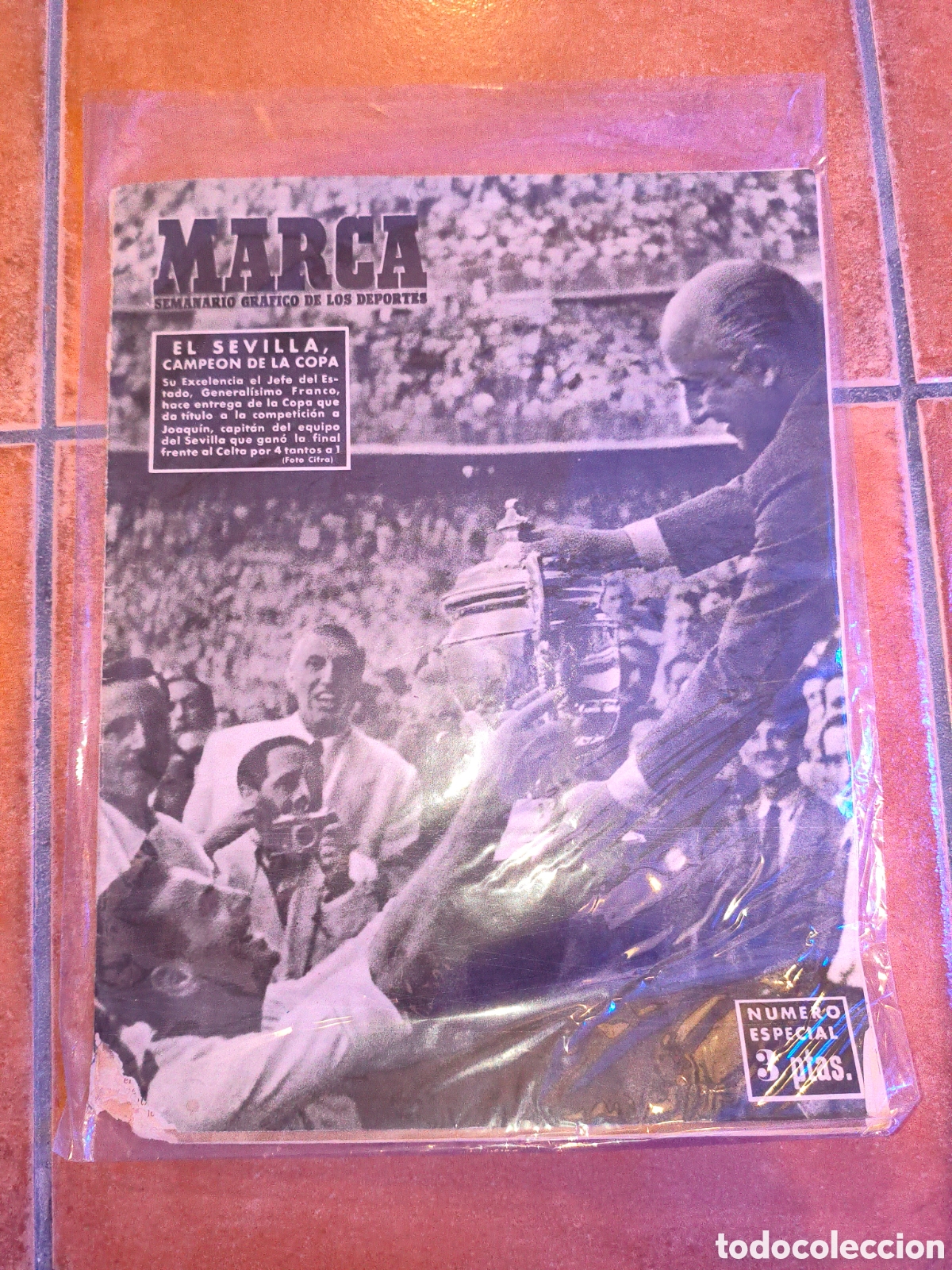 Coleccionismo deportivo: Antigua revista de Futbol Marca
