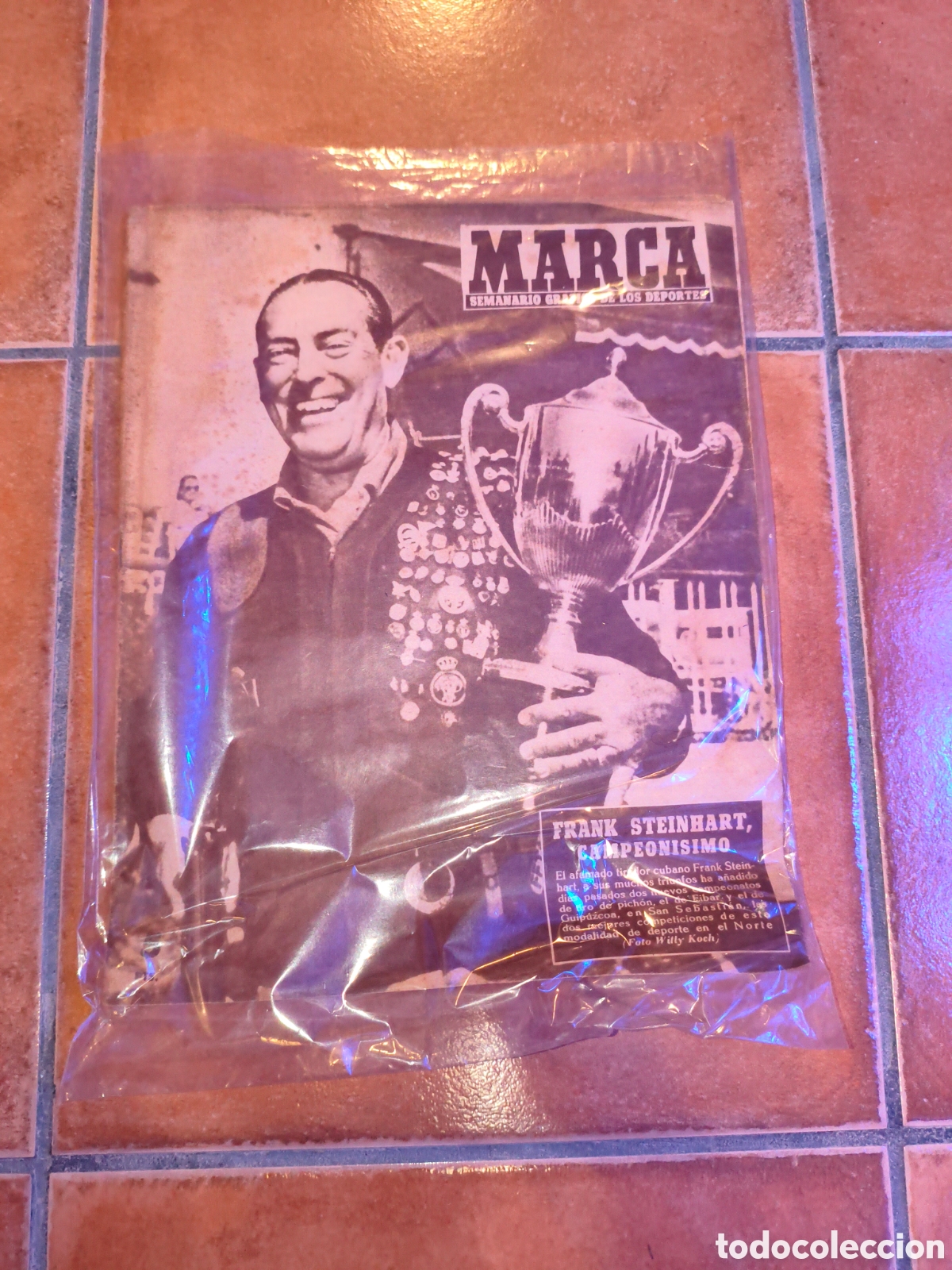 Coleccionismo deportivo: Antigua revista de futbol Marca
