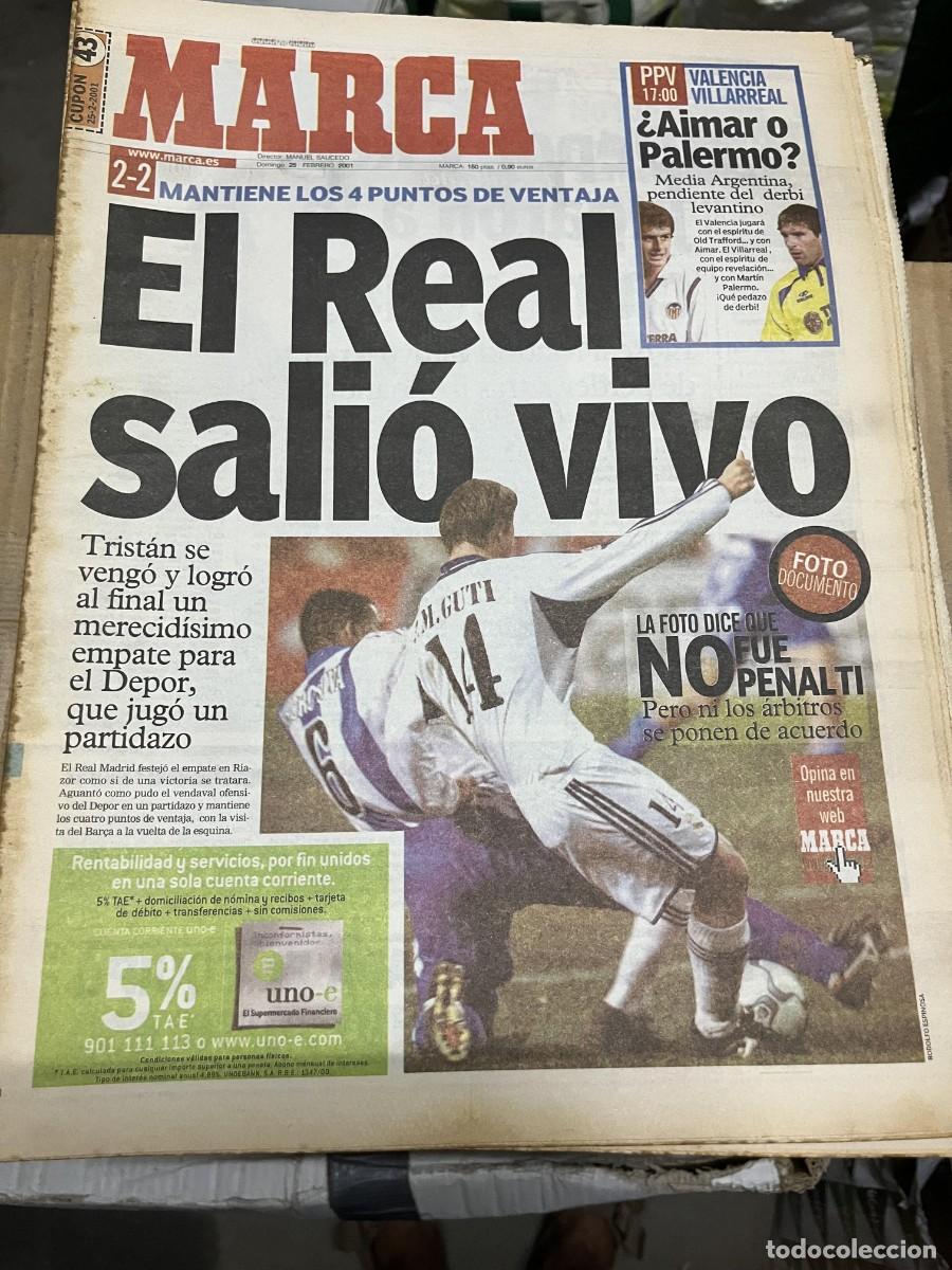 Coleccionismo deportivo: MARCA (25-2-2001) DEPORTIVO CORU&Ntilde;A 2-2 REAL MADRID AIMAR PALERMO JORNADA LIGA