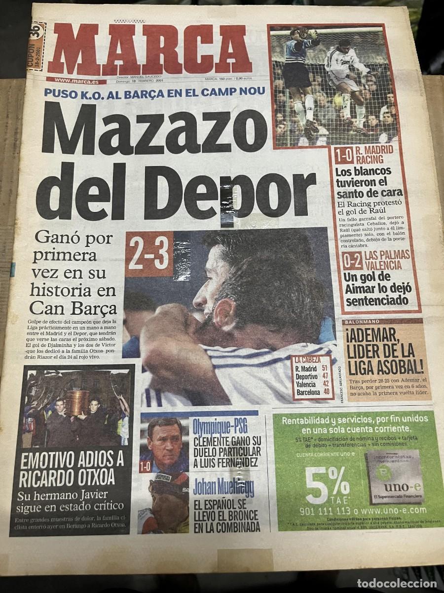 Coleccionismo deportivo: MARCA (18-2-2001) BARCELONA 2-3 DEPORTIVO CORU&Ntilde;A REAL MADRID 1-0 RACING SANTANDER RICARDO OTXOA