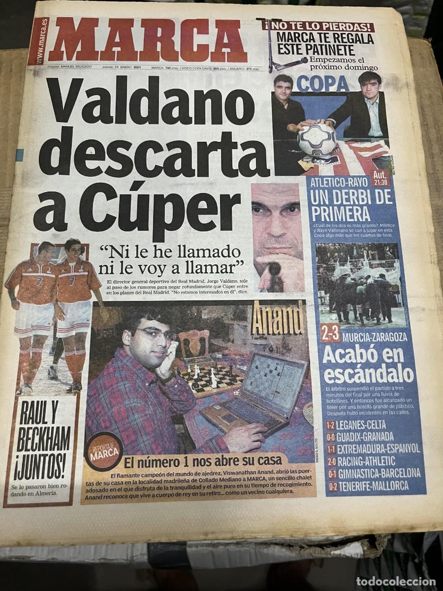 Coleccionismo deportivo: MARCA (11-1-2001) VALDANO CUPER VISWANATHAN ANAND AJEDREZ HOY ATLETICO RAYO MURCIA 2-3 ZARAGOZA