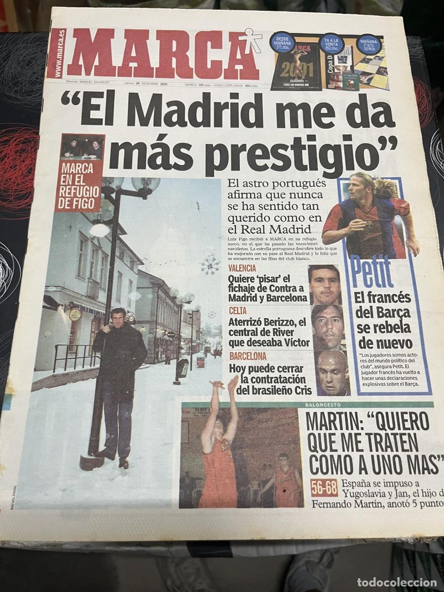 Coleccionismo deportivo: MARCA (28-12-2000) REAL MADRID FIGO PETIT BARCELONA CELTA VIGO BERIZZO FERNANDO MARTIN