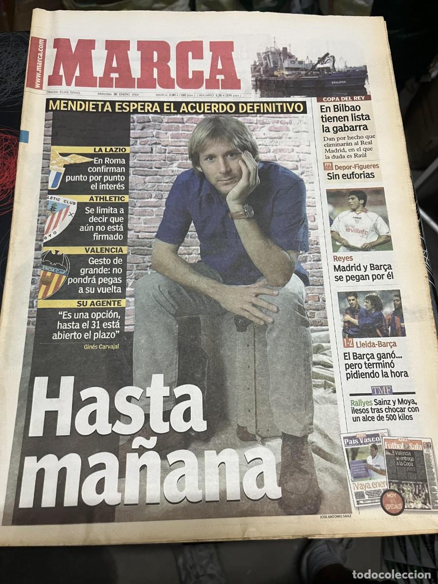 Coleccionismo deportivo: MARCA (30-1-2002) MENDIETA DEPORTIVO CORU&Ntilde;A COPA FIGUERES REYES LLEIDA 1-2 BARCELONA