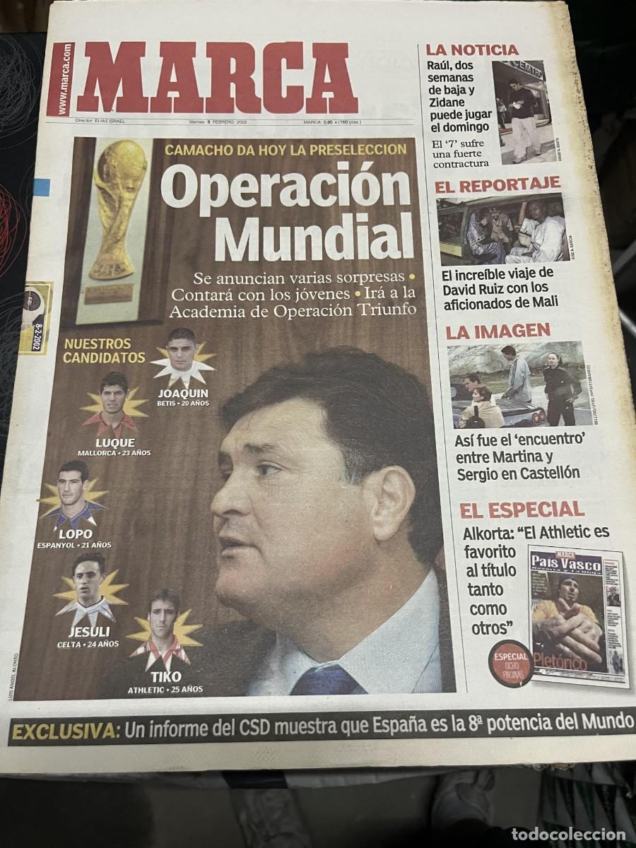 Coleccionismo deportivo: MARCA (8-2-2002) CAMACHO PRESELECCION ESPA&Ntilde;A MUNDIAL DAVID RUIZ RAUL GONZALEZ