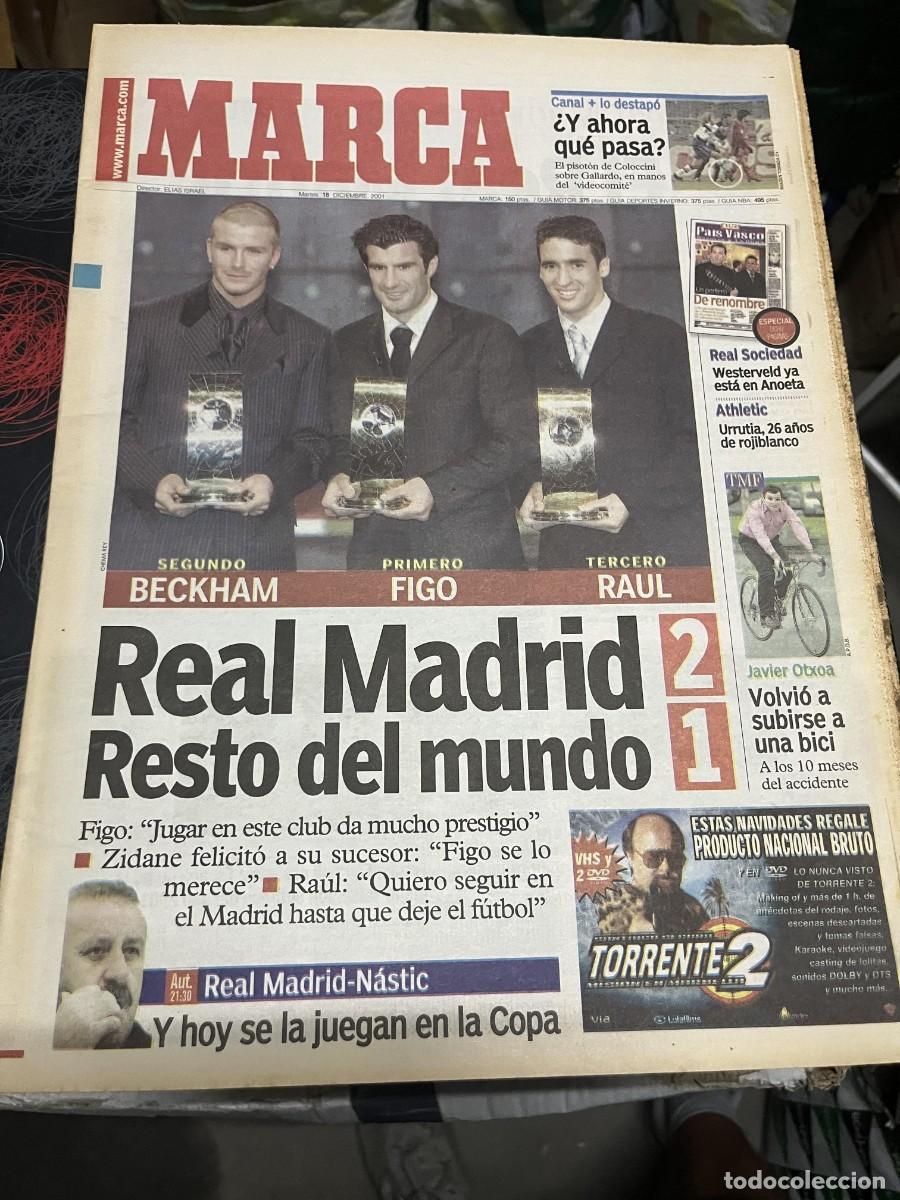 Coleccionismo deportivo: MARCA (18-12-2001) FIFA WORLD PLAYER FIGO BECKHAM RAUL GONZALEZ JAVIER OTXOA HOY REAL MADRID NASTIC