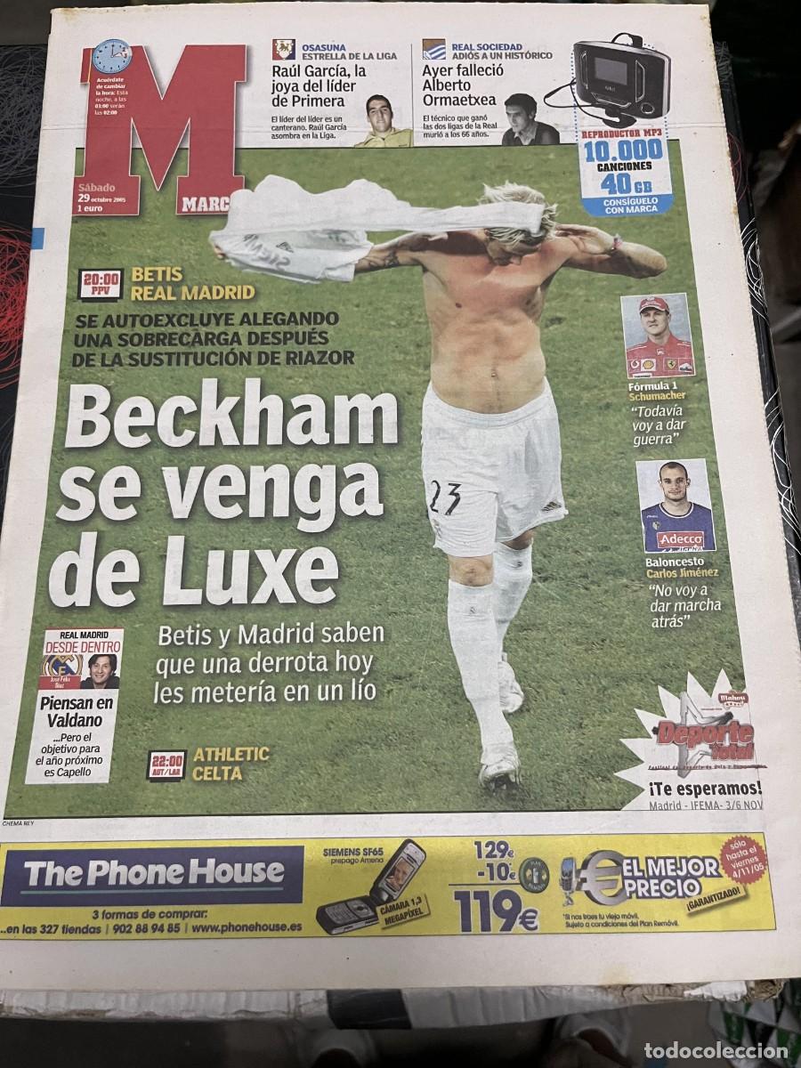 Coleccionismo deportivo: MARCA (29-10-2005) HOY BETIS REAL MADRID BECKHAM SCHUMACHER CARLOS JIMENEZ BALONCESTO