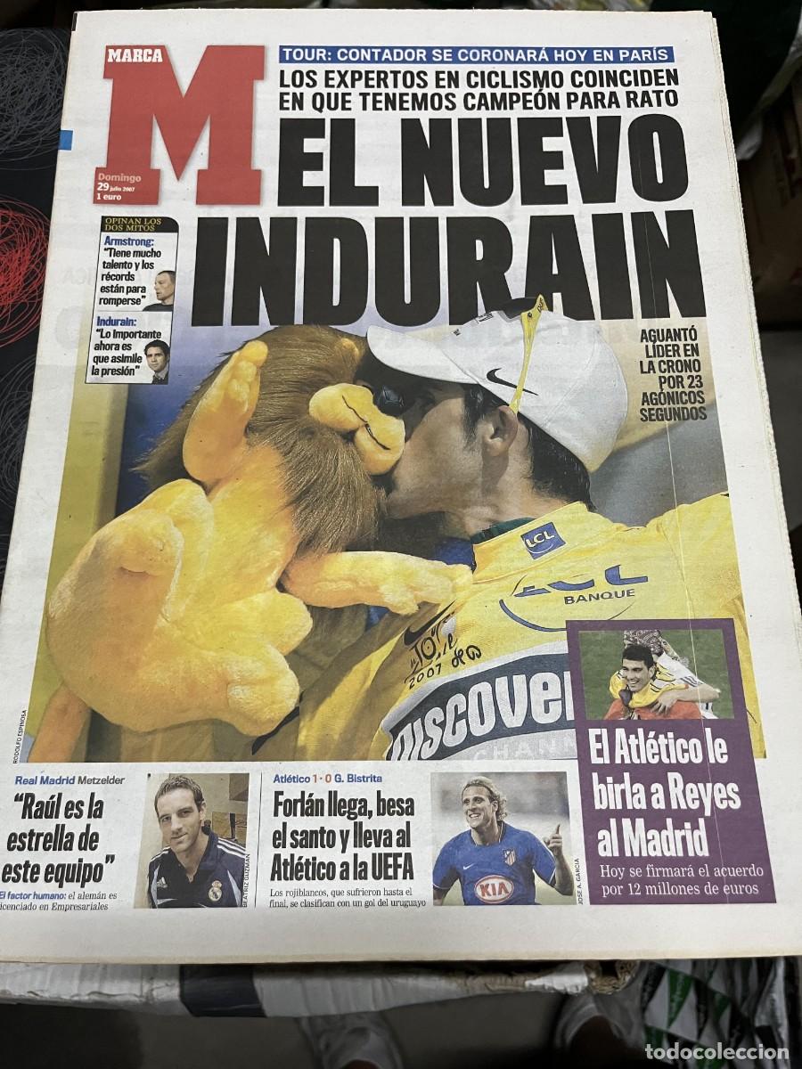 Coleccionismo deportivo: MARCA (29-7-2007) LIDER TOUR ALBERTO CONTADOR ATLETICO MADRID 1-0 GLORIA BISTRITA FORLAN REYES