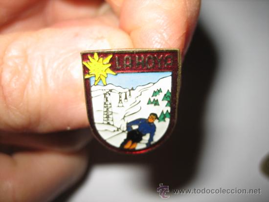 Coleccionismo deportivo: ANTIGUO INSIGNIA LA HOYA - Foto 1