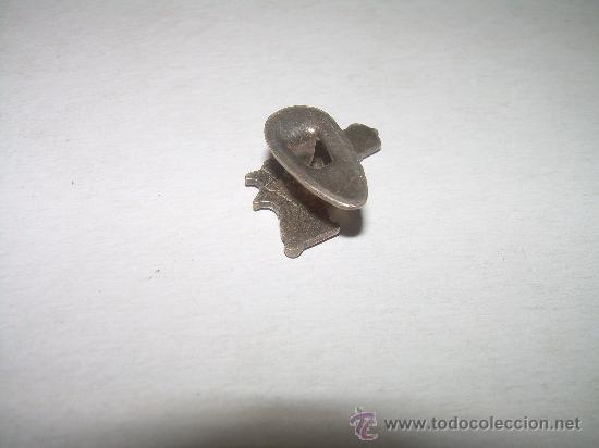 Coleccionismo deportivo: ANTIGUA INSIGNIA...........LLAMA - Foto 2