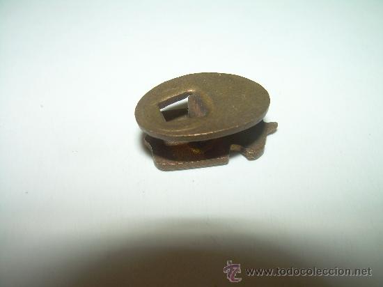 Coleccionismo deportivo: ANTIGUA INSIGNIA ESMALTADA. - Foto 2
