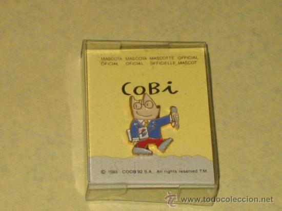 Coleccionismo deportivo: PIN DE COBI - EN SU CAJA SIN ESTRENAR - Foto 1
