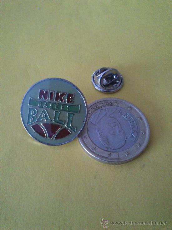 Coleccionismo deportivo: Pin Nike Basket Ball - Foto 1
