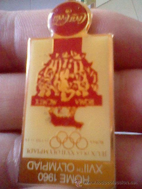 Coleccionismo deportivo: Pin Coca Cola Roma 1960 - Foto 1