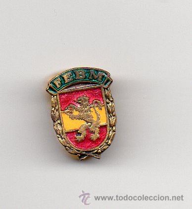 Coleccionismo deportivo: F.E. BALON MANO - INSIGNIA SOLAPERA - Foto 1