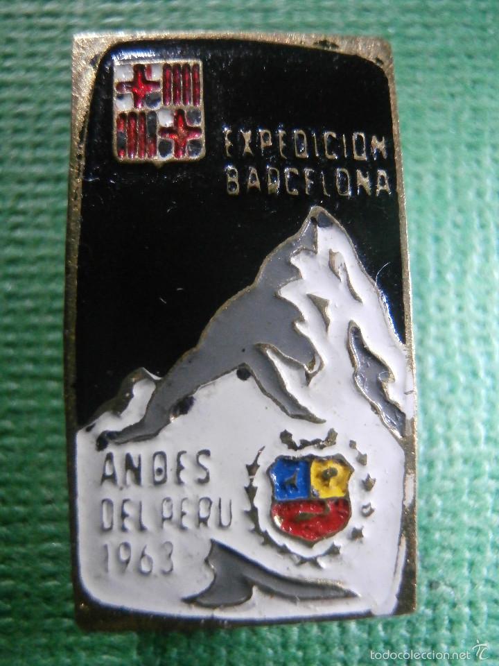 Coleccionismo deportivo: Muy antigua Insignia de Ojal - Espedición Barcelona Andes del Perú - 1963 - Montaña - Ski - Aventura - Foto 1 - 57585036