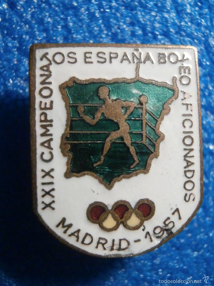 Coleccionismo deportivo: Antigua Insignia Esmaltada para Ojal - XXIX Campeonatos de España de Boxeo Aficionados - Madrid 1957 - Foto 1 - 113501588