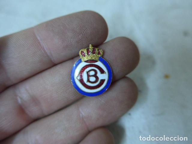 Coleccionismo deportivo: Antigua insignia esmaltada de Alfonso XIII del Real Club Tennis de Barcelona, modelo de 1899