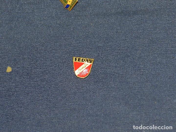 Coleccionismo deportivo: INSIGNIA DE DEPORTES  - FEDAS - Foto 1