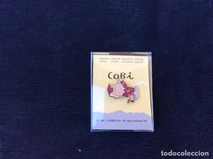 Coleccionismo deportivo: Cobi pin Barcelona 92 - Foto 2