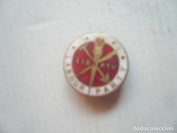 Coleccionismo deportivo: Pins - Foto 8