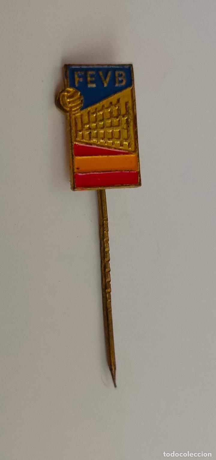 Sammelleidenschaft Sport: Alfiler de Pa&ntilde;uelo Federaci&oacute;n Espa&ntilde;ola de Voleibol. A&ntilde;os 60/70