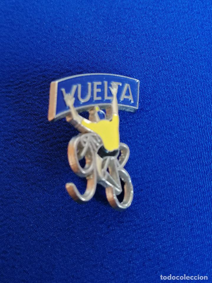 Coleccionismo deportivo: PIN VUELTA CICLISTA 98 - Foto 2