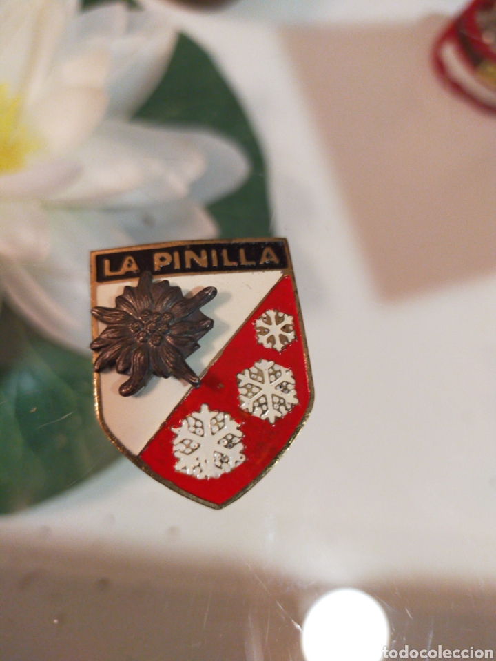 Coleccionismo deportivo: Insignia alfiler la pinilla - Foto 1