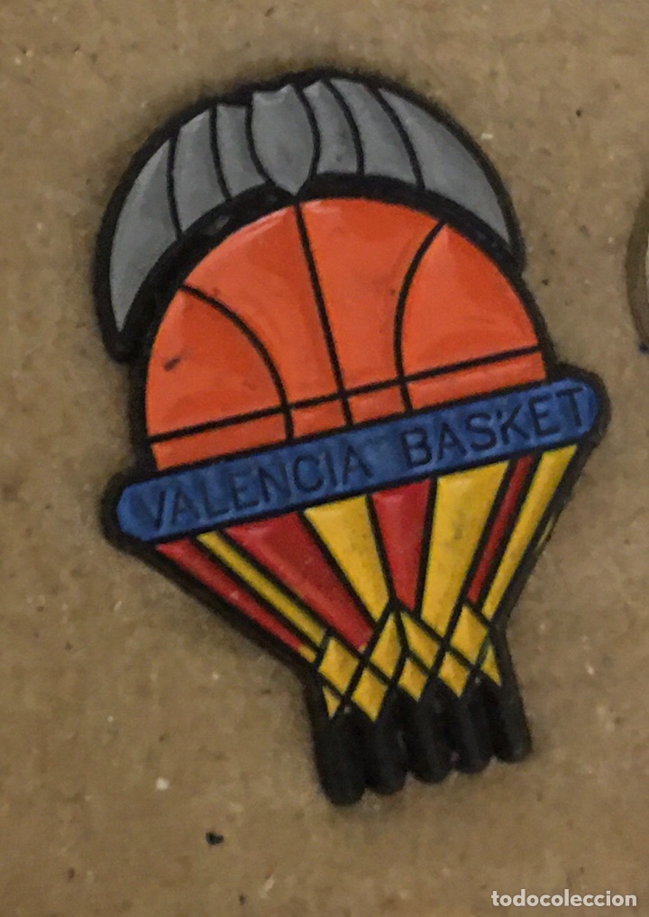 Coleccionismo deportivo: Pin Pamesa Valencia Basket - Foto 1