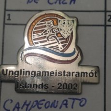 Coleccionismo deportivo: PINS DE SKI CAMPEONATO DE SKI ISLANDIA 2002. Lote 246494875