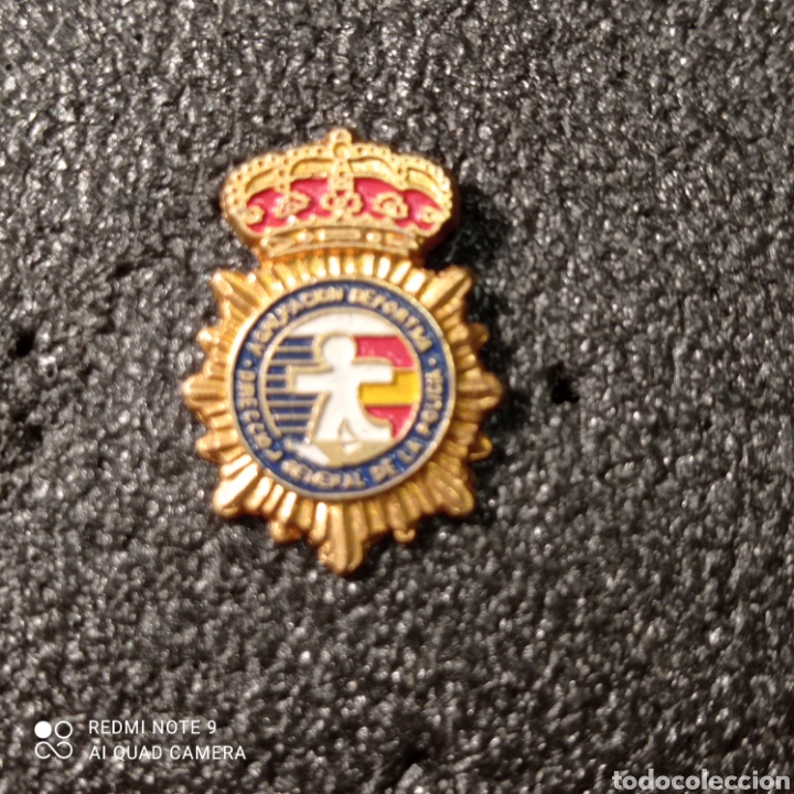 Coleccionismo deportivo: Pin A.D. DIRECCION GENERAL DE LA POLIC&Iacute;A - Foto 1
