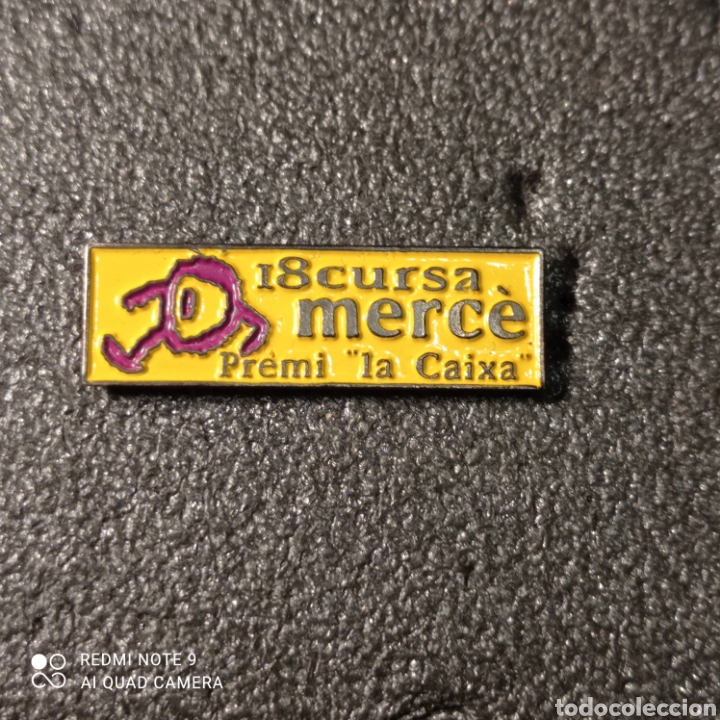 Coleccionismo deportivo: Pin 18 CURSA MERCE - PREMI LA CAIXA - Foto 1