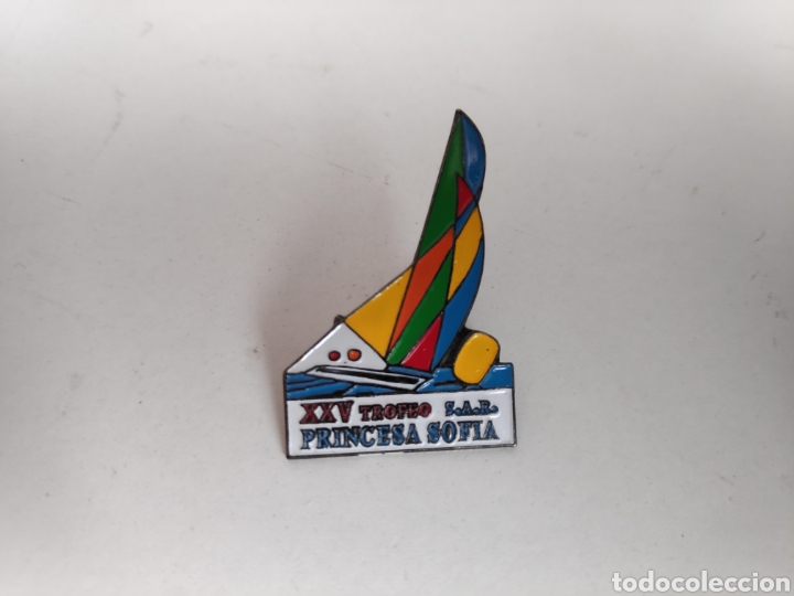 Coleccionismo deportivo: Pin trofeo Princesa Sofia de Vela - Foto 1