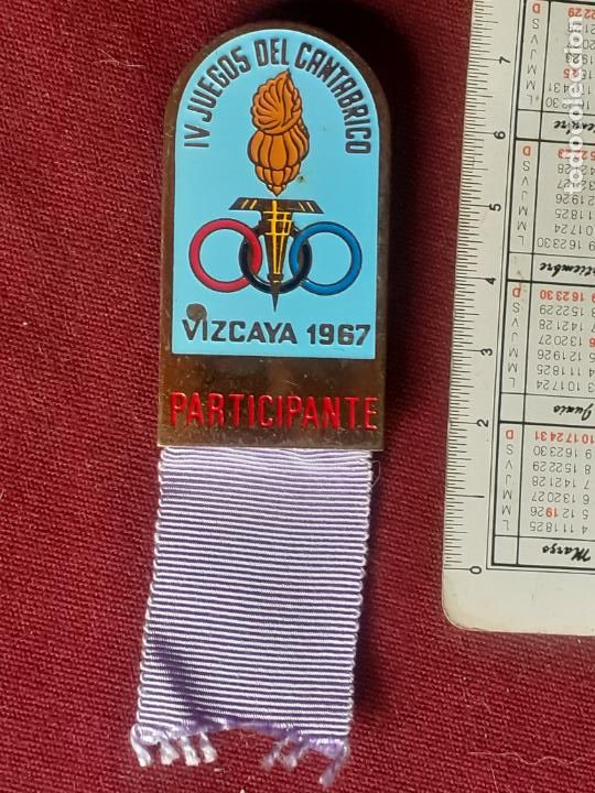 Coleccionismo deportivo: IV Juegos del Cant&aacute;brico. Vizcaya 1967. Inisignia/emblema. Participante